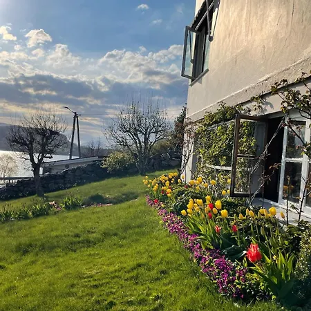 Retro Hus Med Fin Beliggenhet Lejlighed